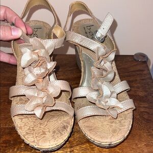 b.o.c. Women's Floral Tan Sandals